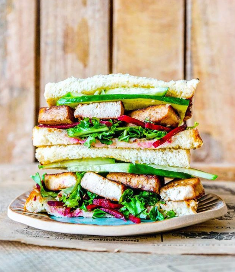 healty holistic view vegansk sandwich bibimbap
